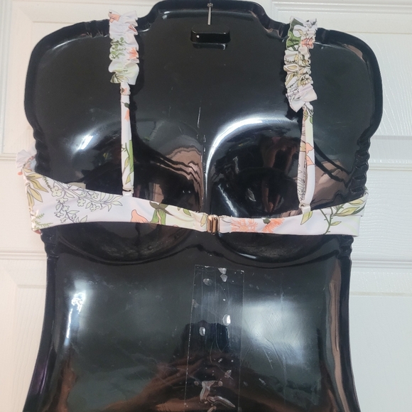 Zaful White Ruffle Swim Top - Picture 2 of 8